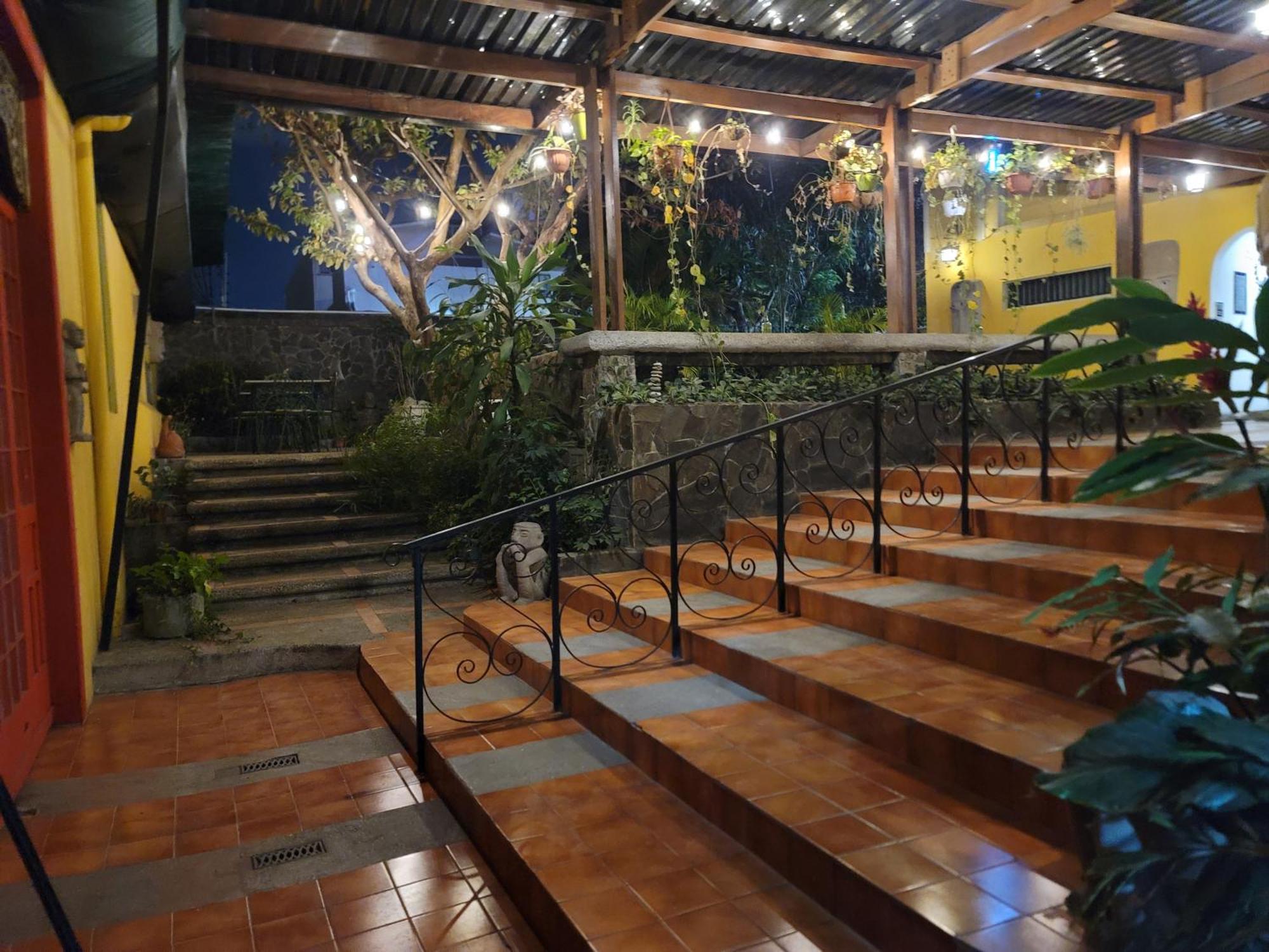 Hotel Whiskey Barrel San José Esterno foto