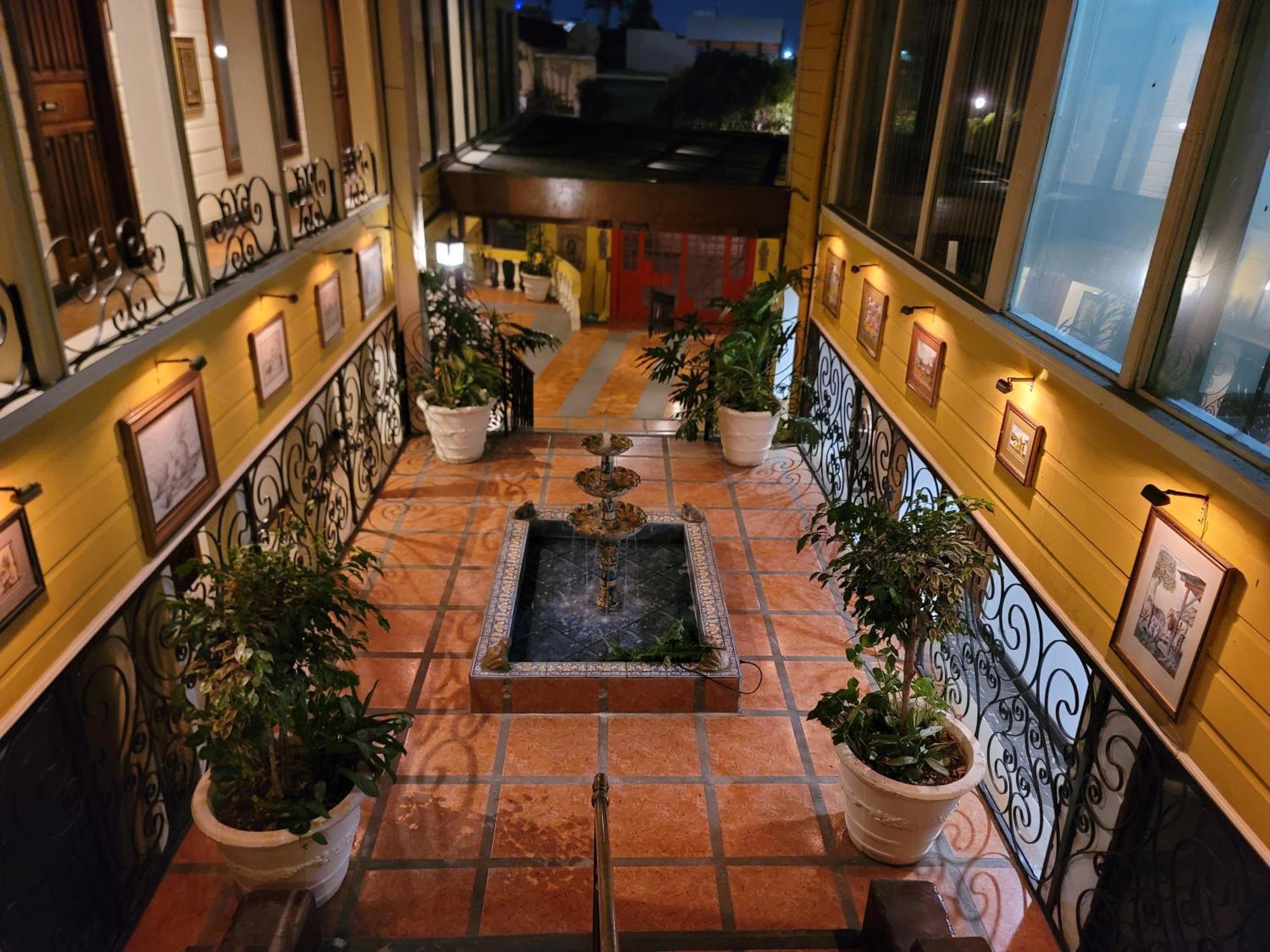 Hotel Whiskey Barrel San José Esterno foto